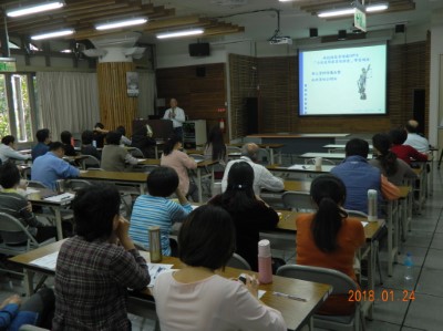 中興大學法律學系廖緯民老師講授政府資訊公開法、個人資料保護法等